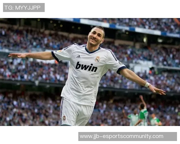 西甲焦点战平局解析尤文图斯与皇马的乌龙球瞬间引发战术思考