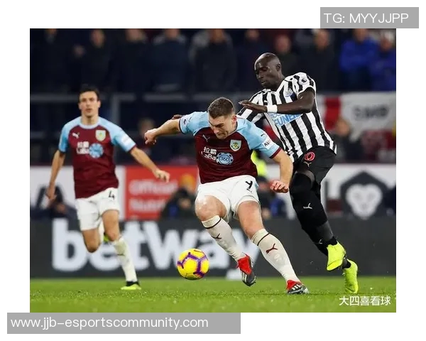 欧联杯激战：里昂与热刺战成平局争议判罚引发全场热议