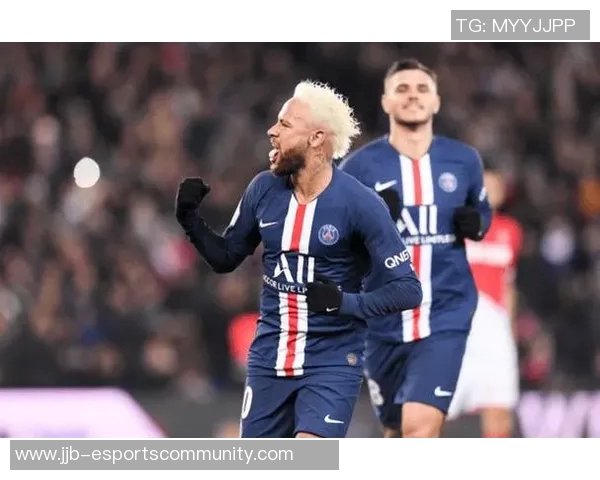 英超激战：巴黎圣日耳曼与尤文图斯平局红牌事件引发全场热议与数据分析