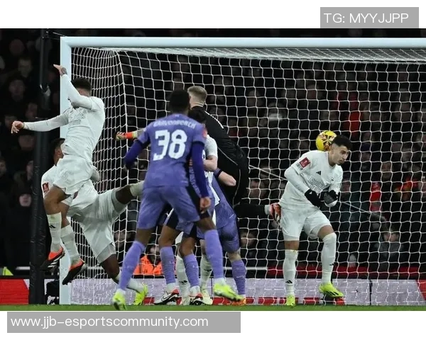 意甲激战:里昂逆转利物浦乌龙球成比赛转折点 意甲激战:里昂逆转利物浦乌龙球成比赛转折点