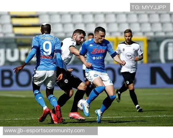 欧联杯精彩对决尤文图斯与那不勒斯战成平局引发全场热烈反响