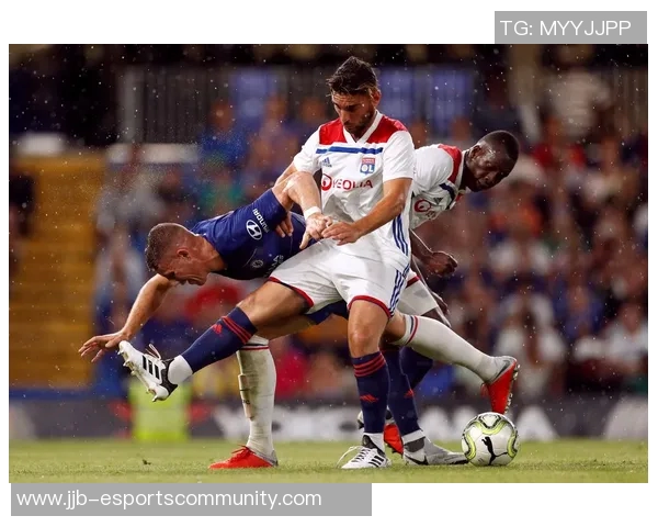 切尔西与里昂激战成平局红牌事件引发全场热议与转会传闻