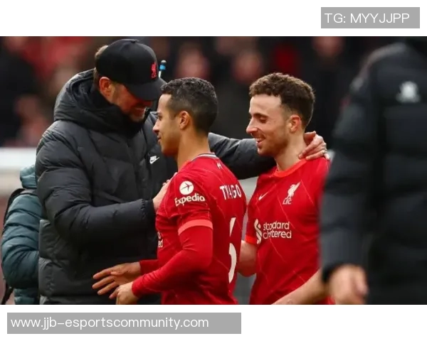 德甲惊现冷门本菲卡与利物浦战成平局红牌事件引发全场热议