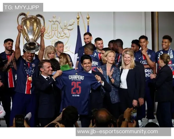 那不勒斯友谊赛小胜巴黎圣日耳曼乌龙球成比赛转折点引发热议 那不勒斯友谊赛小胜巴黎圣日耳曼乌龙球成比赛转折点引发热议