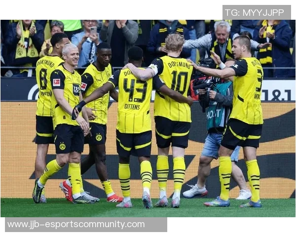 友谊赛精彩对决多特蒙德与本菲卡激战成平局补时进球引发全场狂欢