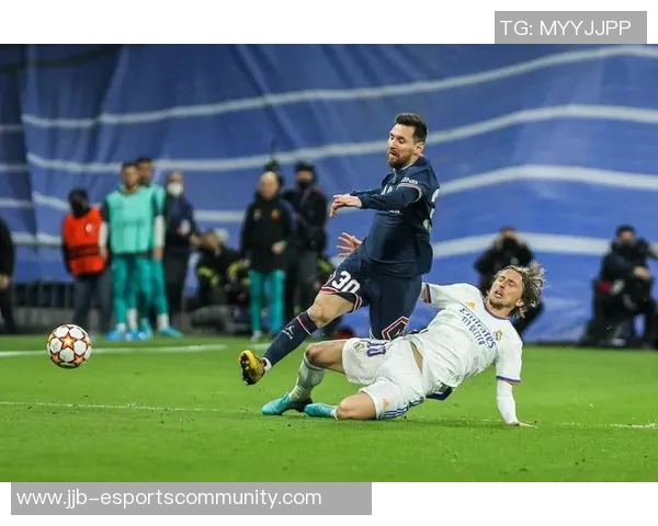 巴黎圣日耳曼大胜皇马帽子戏法引发转会传闻热潮